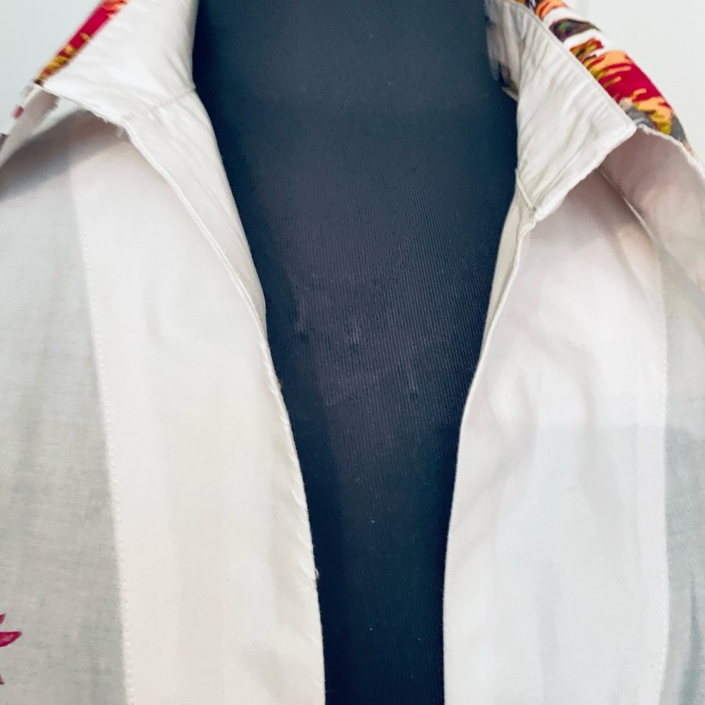 Button up Floral Blouse - Picture 6 of 6